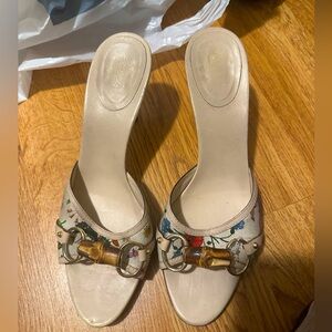 Floral Gucci heeled sandal